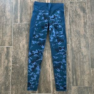 Sweaty Betty Zero Gravity blue camo leggings size small